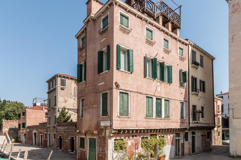 7 Windows On البندقية المظهر الخارجي الصورة